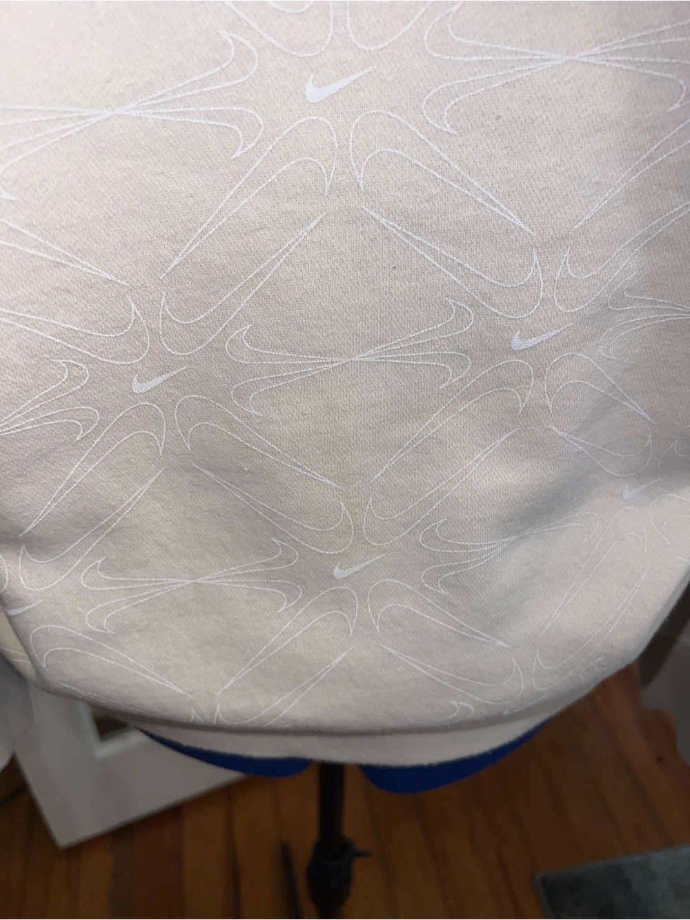 Nike Men’s Cream hoodie with Subtle White Swoosh Pattern